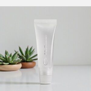 R.E.M beauty Plumping Lip Gloss - Utmost Importance 10ml